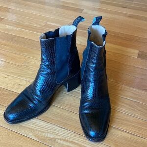 FREELANCE ANKLE BOOT BLACK SNAKESKIN SIZE 39. / 8.5